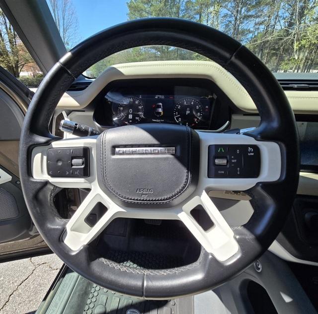 2020 Land Rover Defender 110 photo 25
