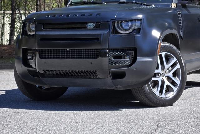 2020 Land Rover Defender 110 photo 2