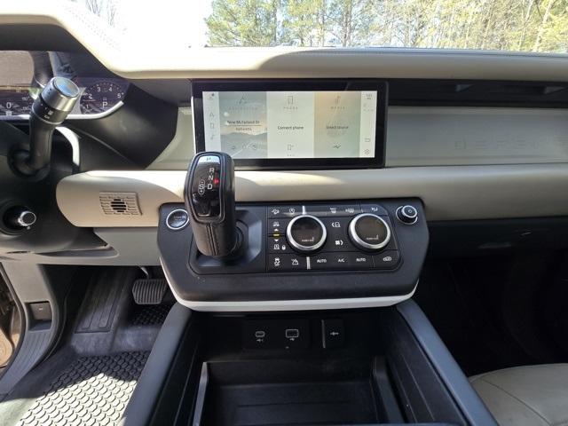 2020 Land Rover Defender 110 photo 36